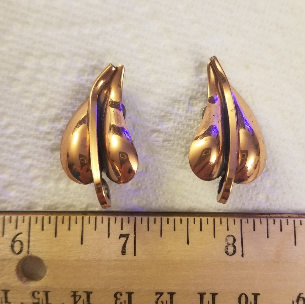Vintage Renoir Copper Leaf Clipon Earrings 22$